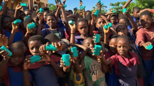 A group of African school children